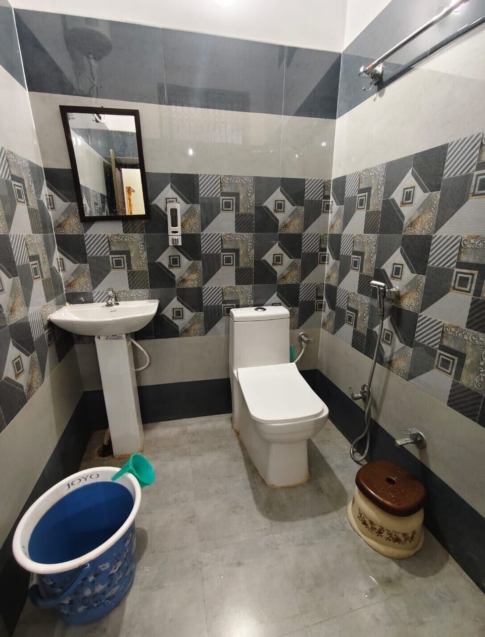 Family Room, Air conditioning | Bathroom | Shower, free toiletries, towels, soap
