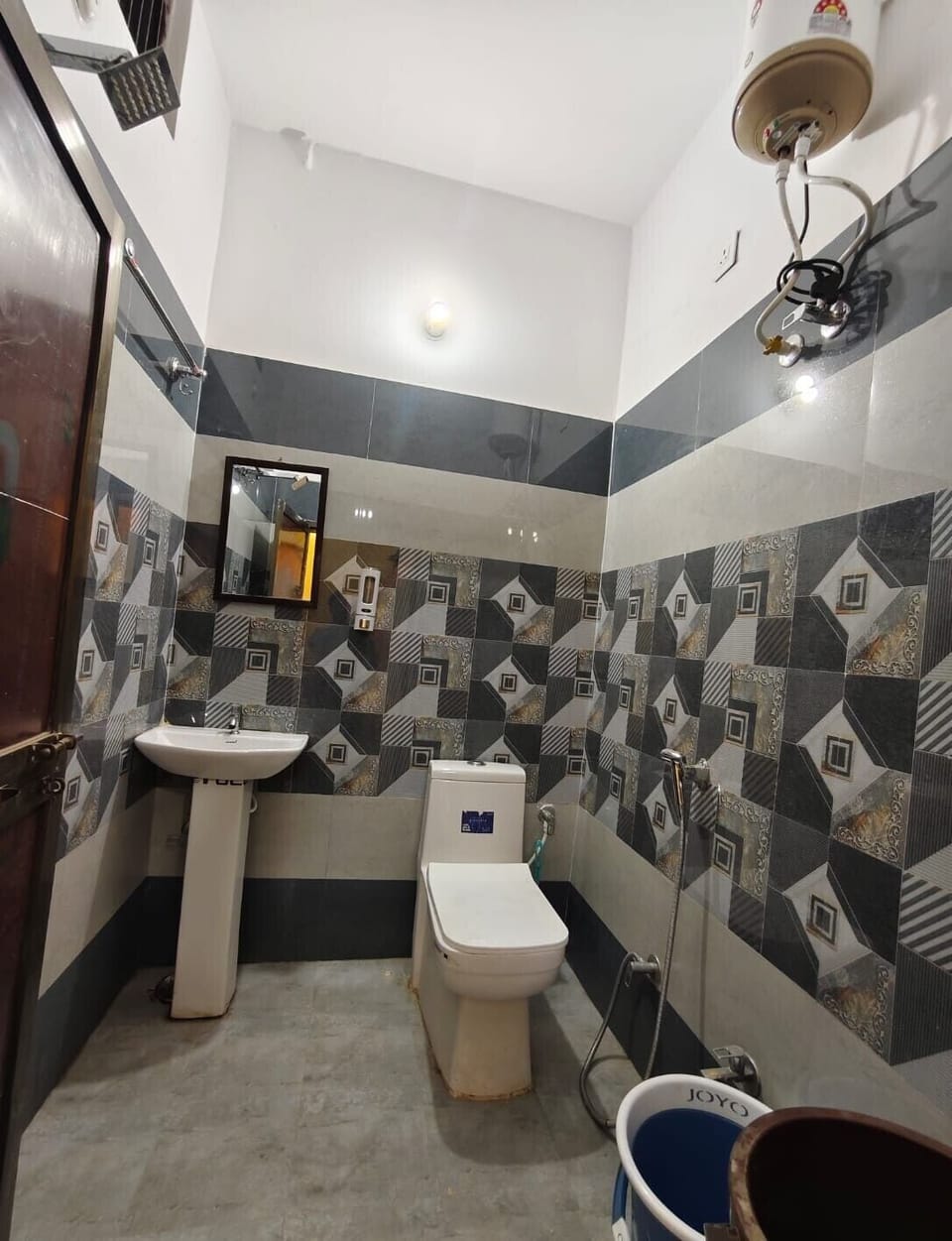Family Room, Air conditioning | Desk, rollaway beds, free WiFi, bed sheets