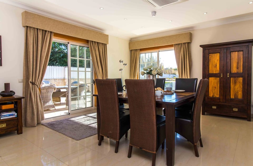 Casa Russell Gale Dining