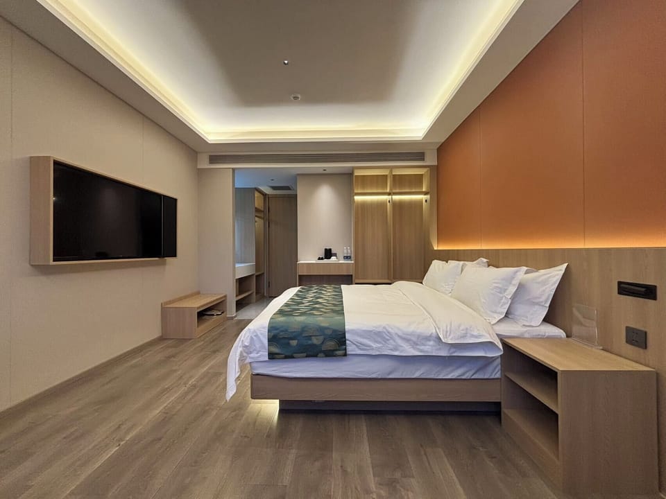 Executive Double Room | Memory foam beds, desk, laptop workspace, free WiFi