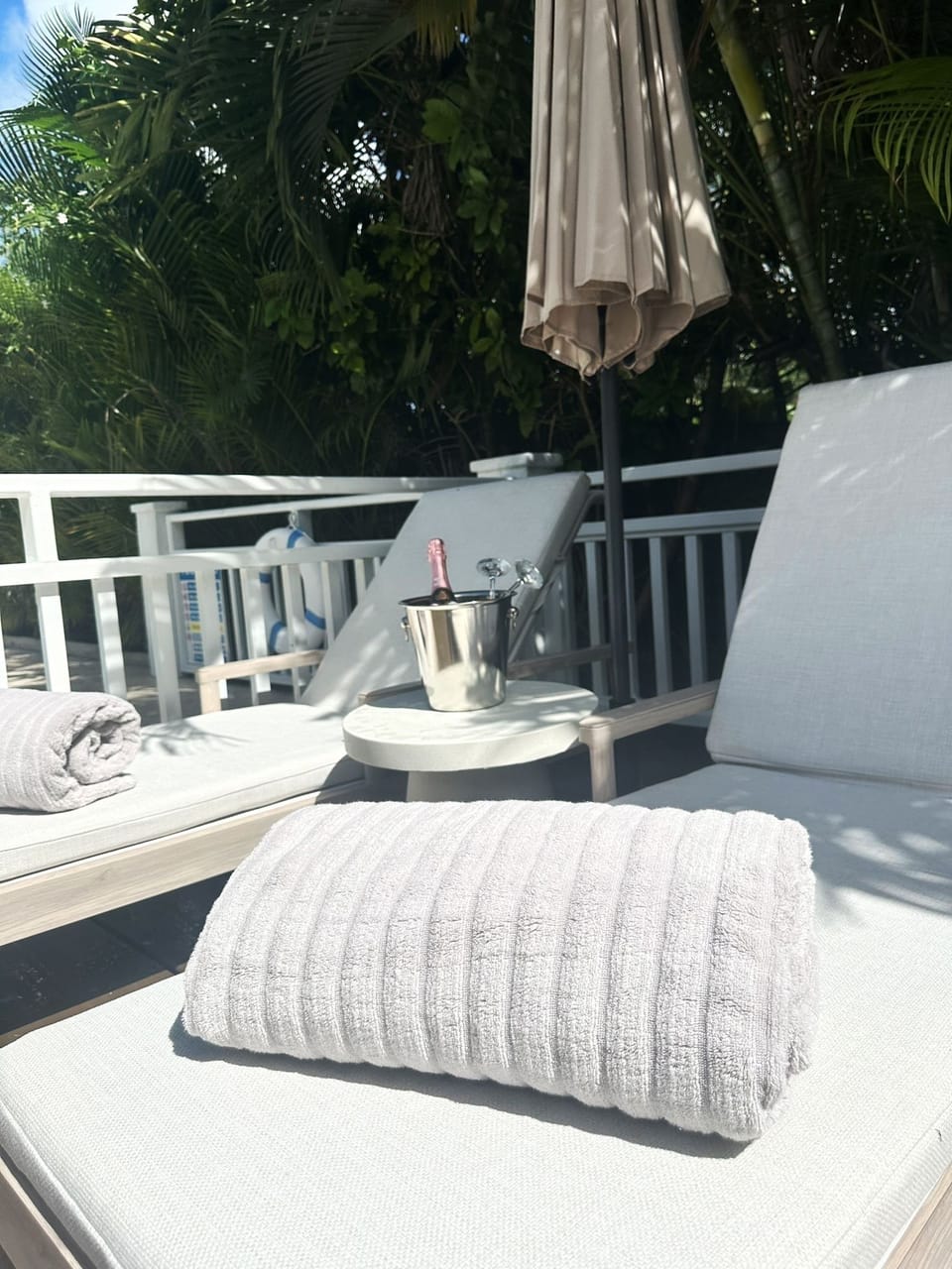 Luxurious pool towels