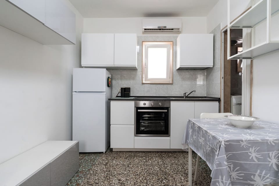 Apartment, 1 Bedroom | Private kitchen | Fridge, oven, stovetop, cookware/dishes/utensils