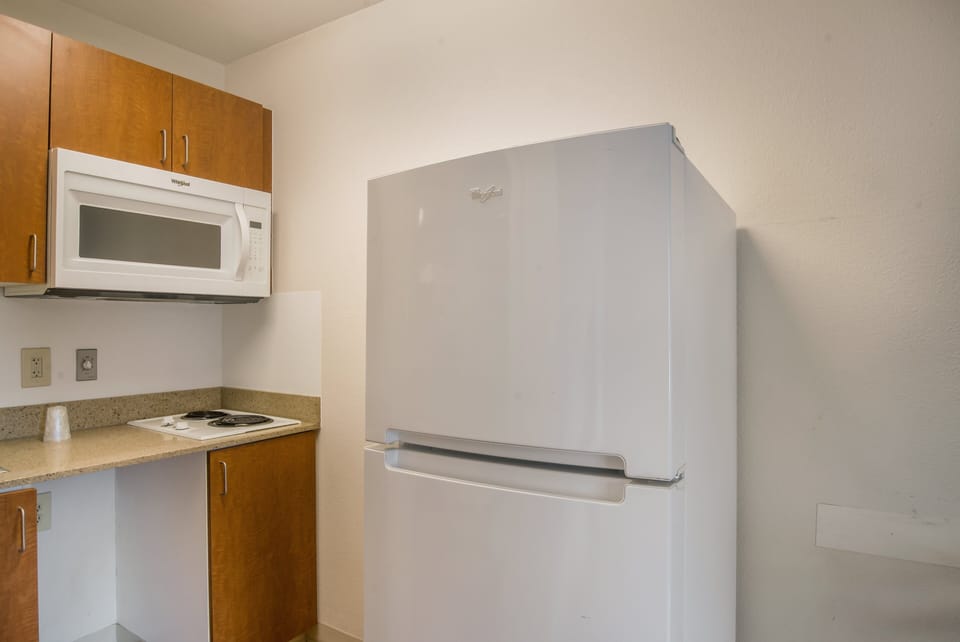 Fridge, microwave, stovetop