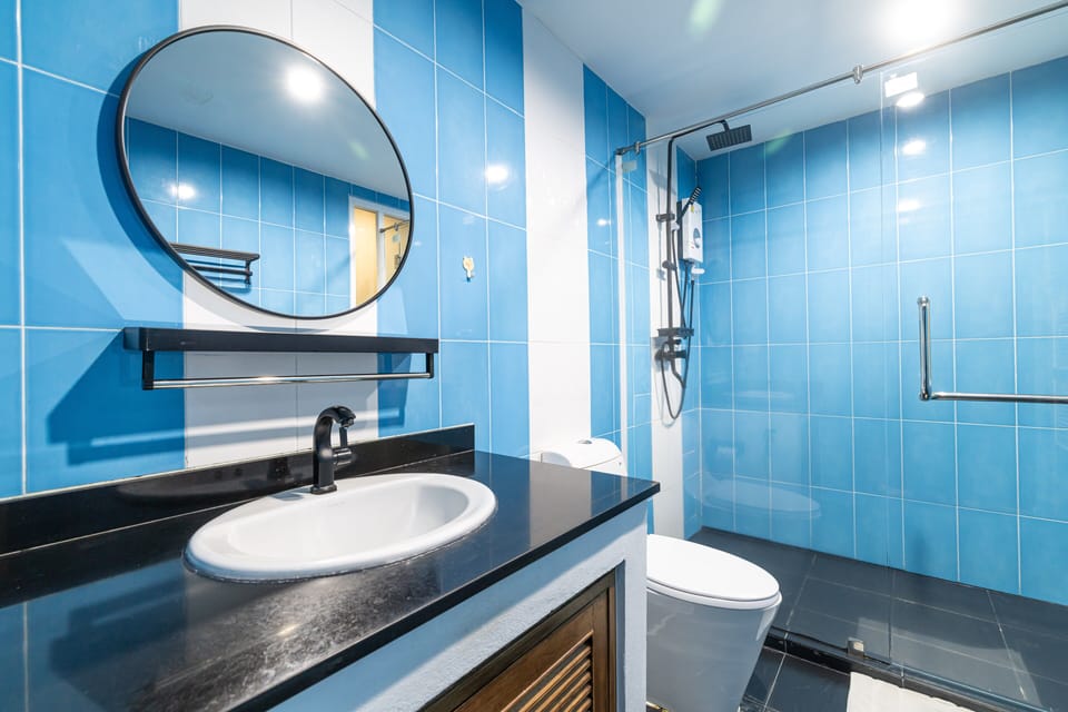 Premier Suite, 2 Bedrooms, Kitchen, Sea View | Bathroom | Shower, rainfall showerhead, free toiletries, hair dryer