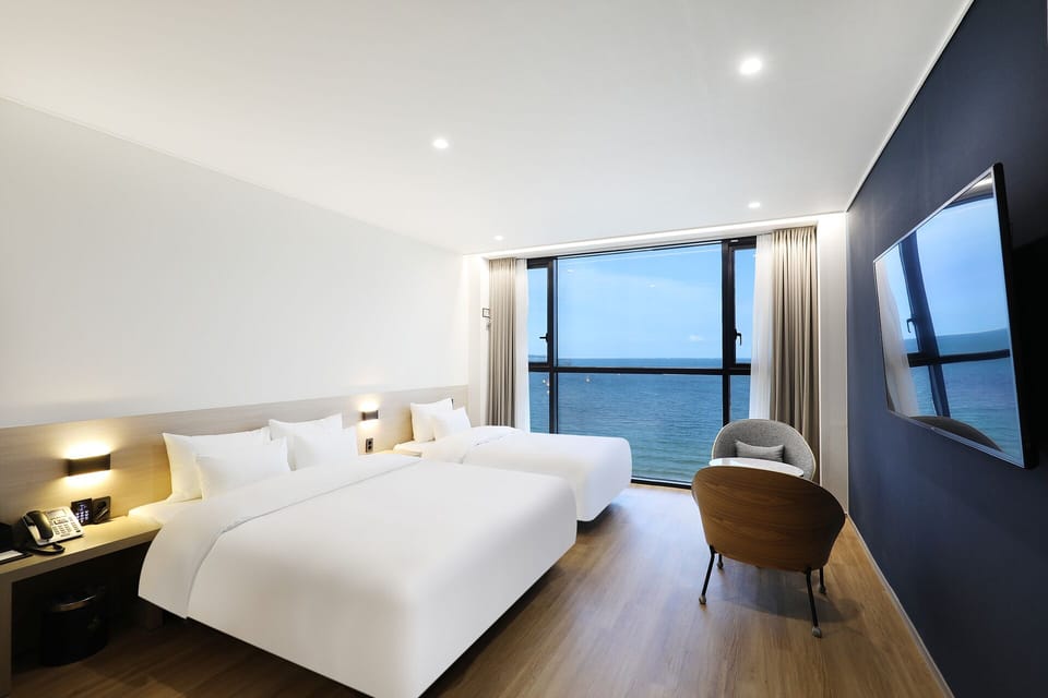 Ocean Twin | Individually decorated, individually furnished, free WiFi, bed sheets