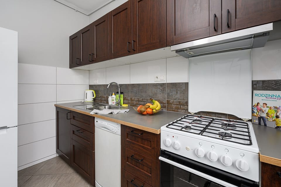 Apartment, 2 Bedrooms, Balcony, City View | Private kitchen | Fridge, microwave, oven, stovetop