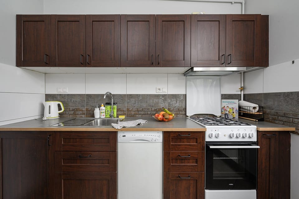 Apartment, 2 Bedrooms, Balcony, City View | Private kitchen | Fridge, microwave, oven, stovetop