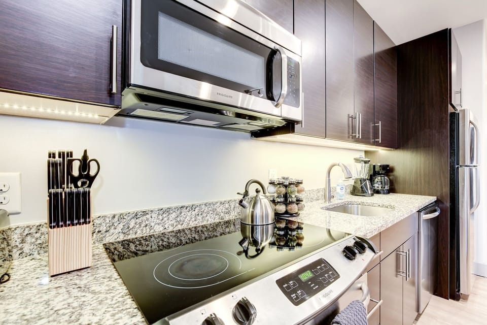 Easy-to-use cookware