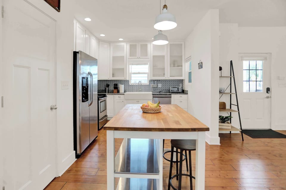 Kitchen w/ island