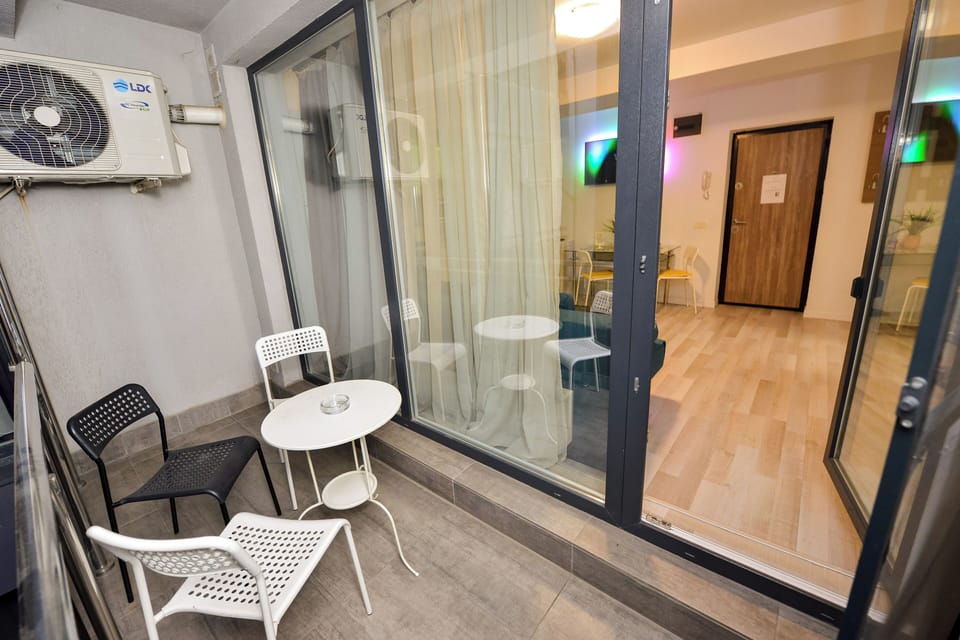 Luxury Apartment | Balcony