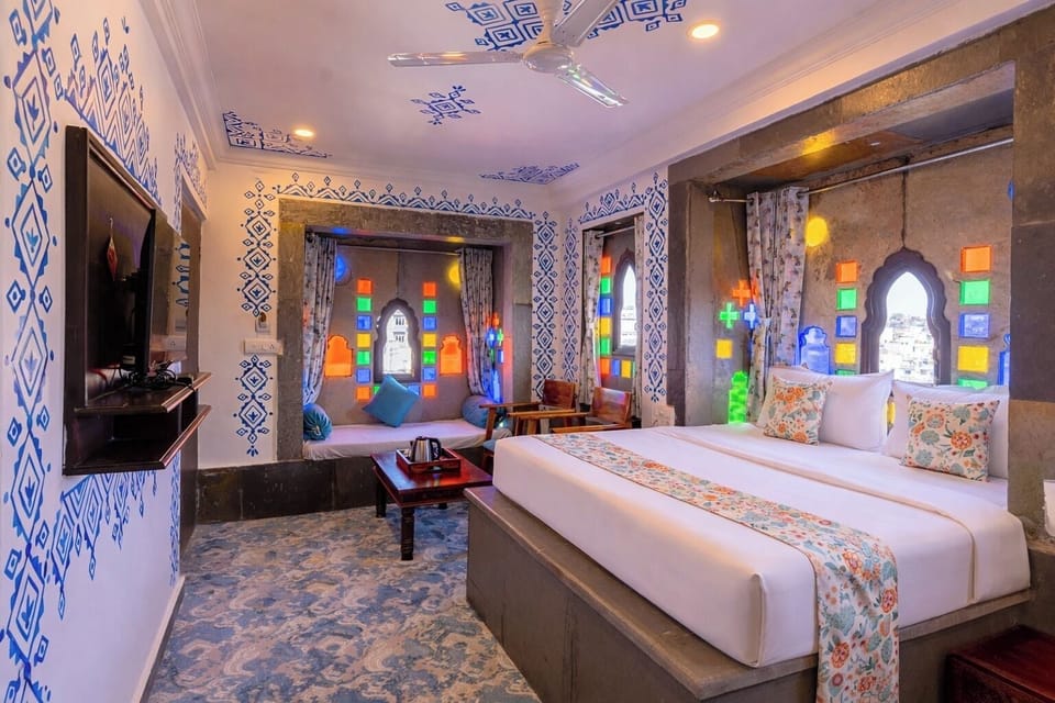 Senior Room | Egyptian cotton sheets, premium bedding, down comforters, soundproofing
