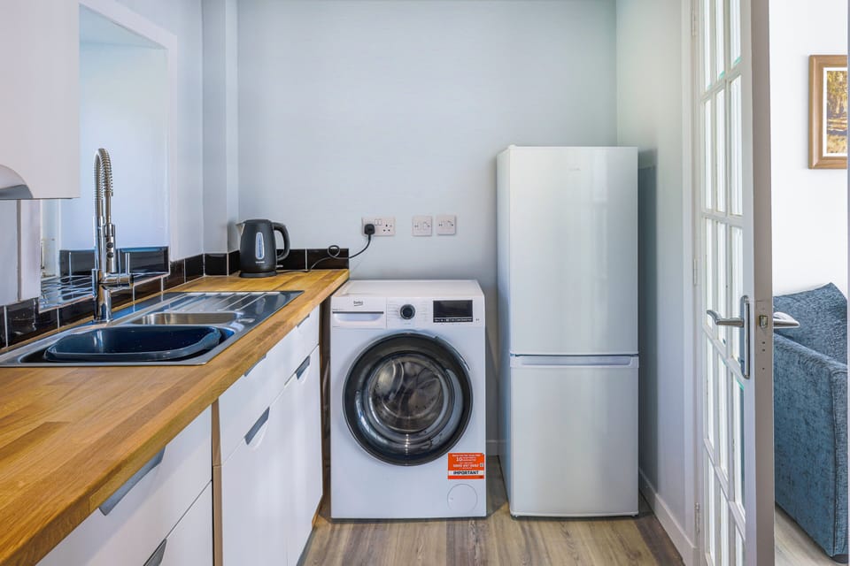 Apartment | Private kitchen | Electric kettle, toaster