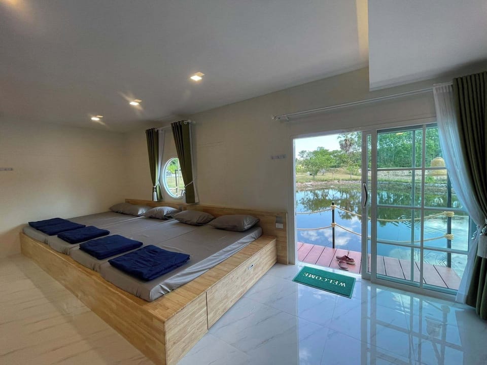 Resort Big Room | Desk, WiFi (free), bed sheets
