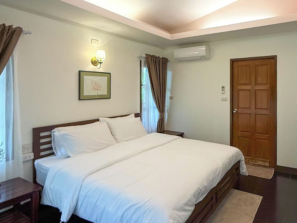 Standard Double | Desk, free WiFi, bed sheets