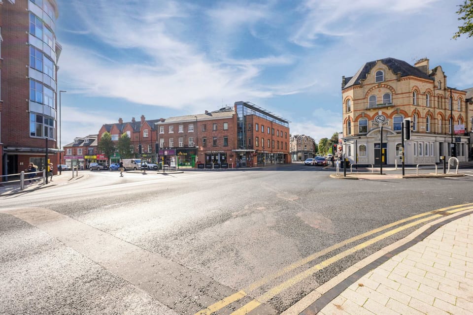Walking distance to the best bars, restaurants and cafes Altrincham has to offer, including the famous market