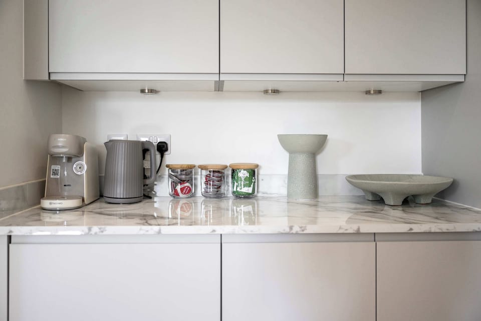 Enjoy your morning routine with the Tassimo coffee machine, complimentary pods included so you can start the day right