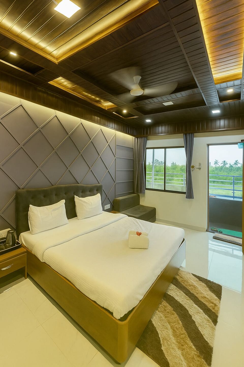 Deluxe Room, 1 King Bed, Private Bathroom, Lakeside | Egyptian cotton sheets, premium bedding, individually furnished