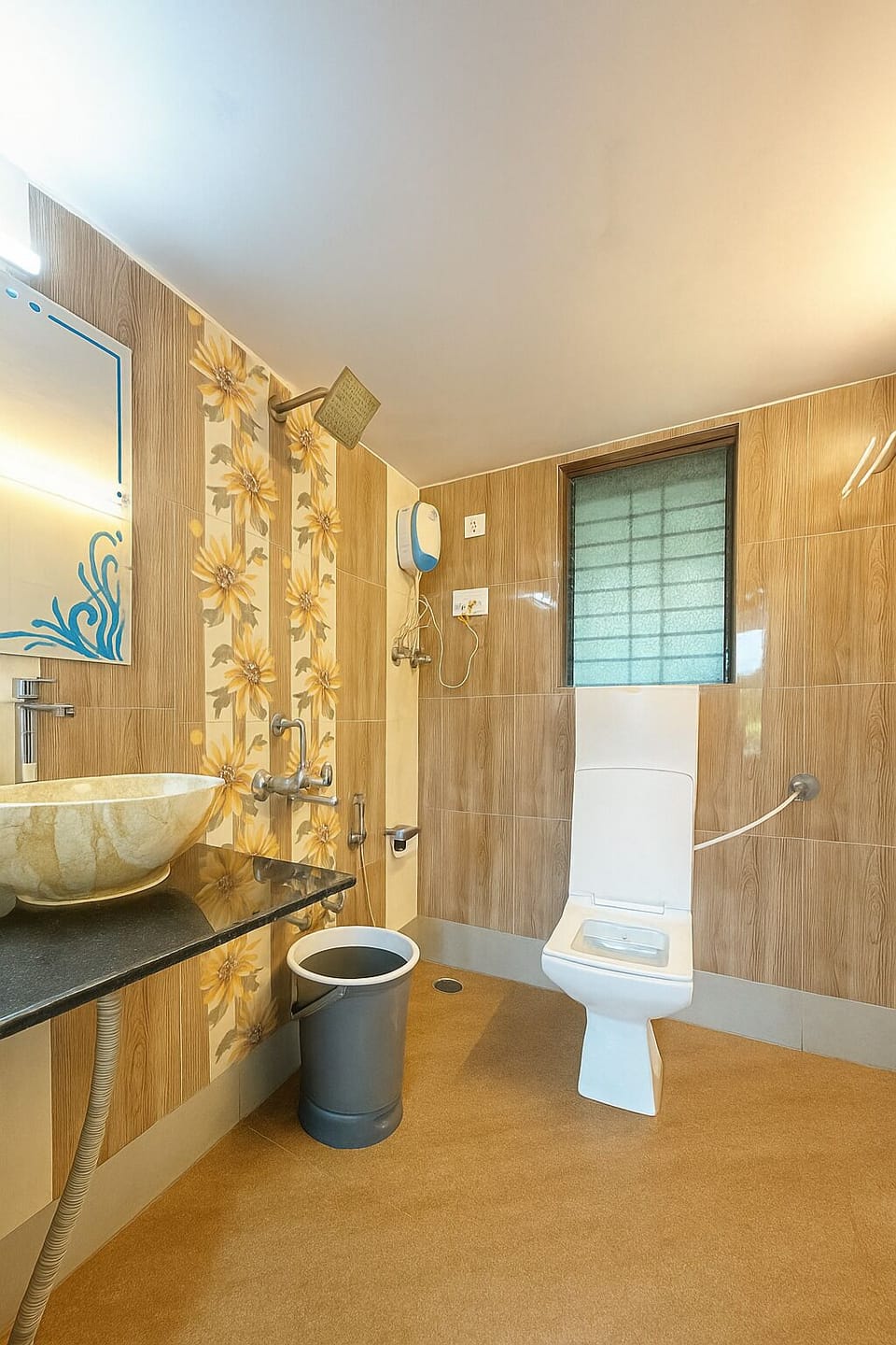 Deluxe Room, 1 King Bed, Private Bathroom, Lakeside | Bathroom | Shower, towels, soap, shampoo