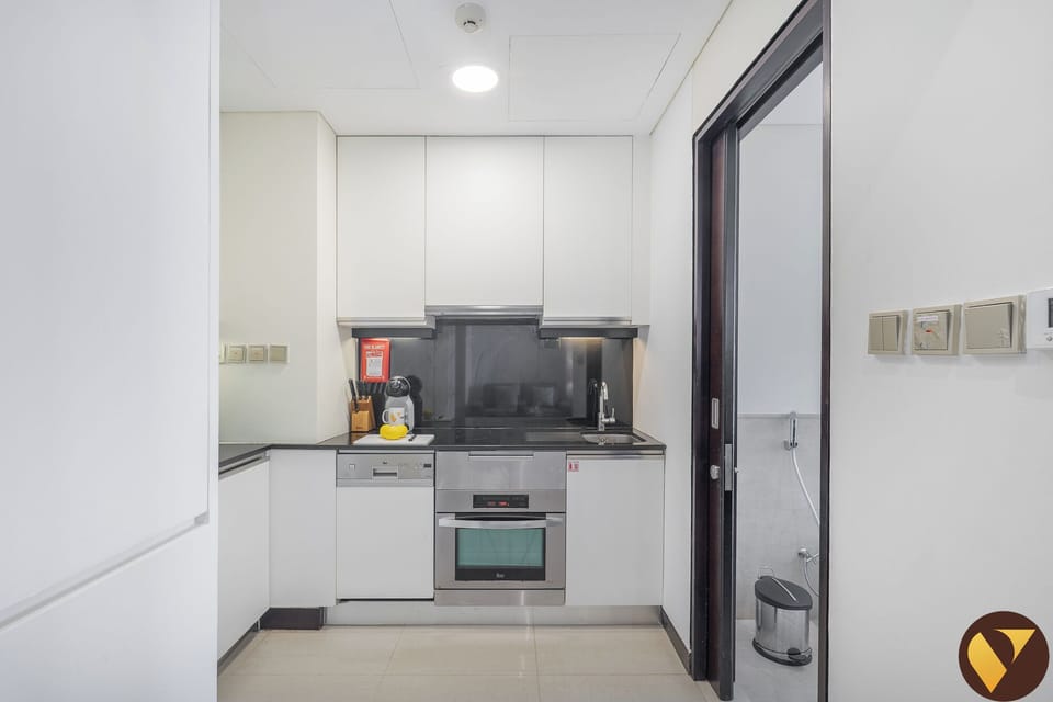 Luxury Studio, Balcony | Private kitchen | Full-size fridge, microwave, oven, stovetop