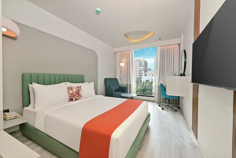 Deluxe Room | Premium bedding, in-room safe, blackout drapes, iron/ironing board