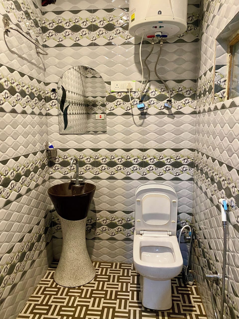 Family Studio Suite, Lake View | Bathroom | Shower, free toiletries, hair dryer (on request), slippers