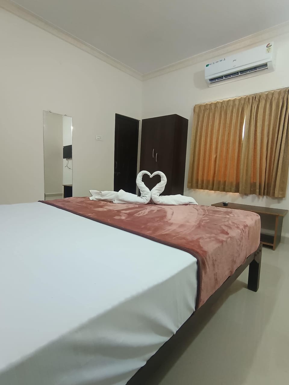 Deluxe Double Room | Desk, laptop workspace, free WiFi