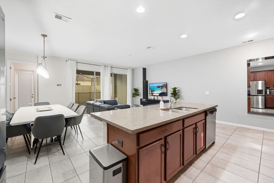 Open Floor Plan Kitchen with Premium Counter