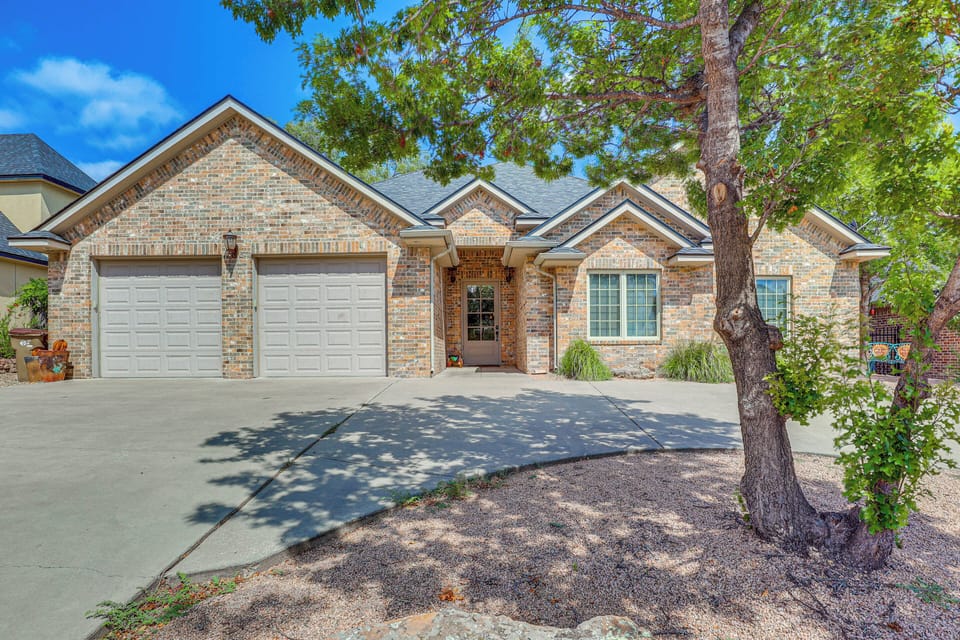 House (4 Bedrooms) | Front of property