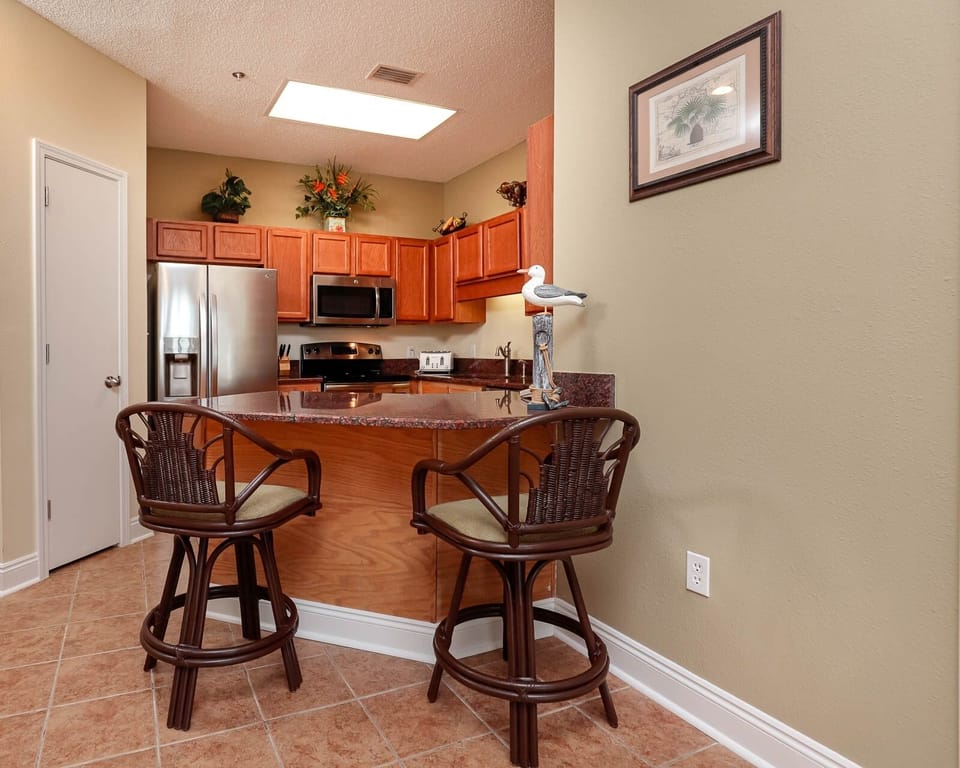 Condo, 2 Bedrooms | Private kitchen | Fridge, oven, coffee/tea maker