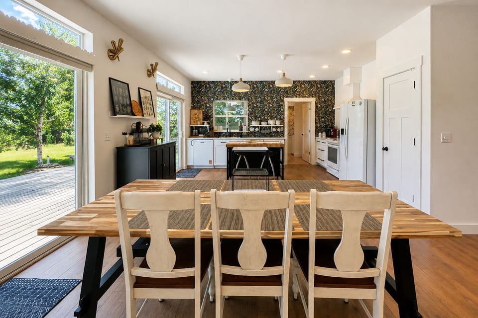 Cabin, 4 Bedrooms | Dining
