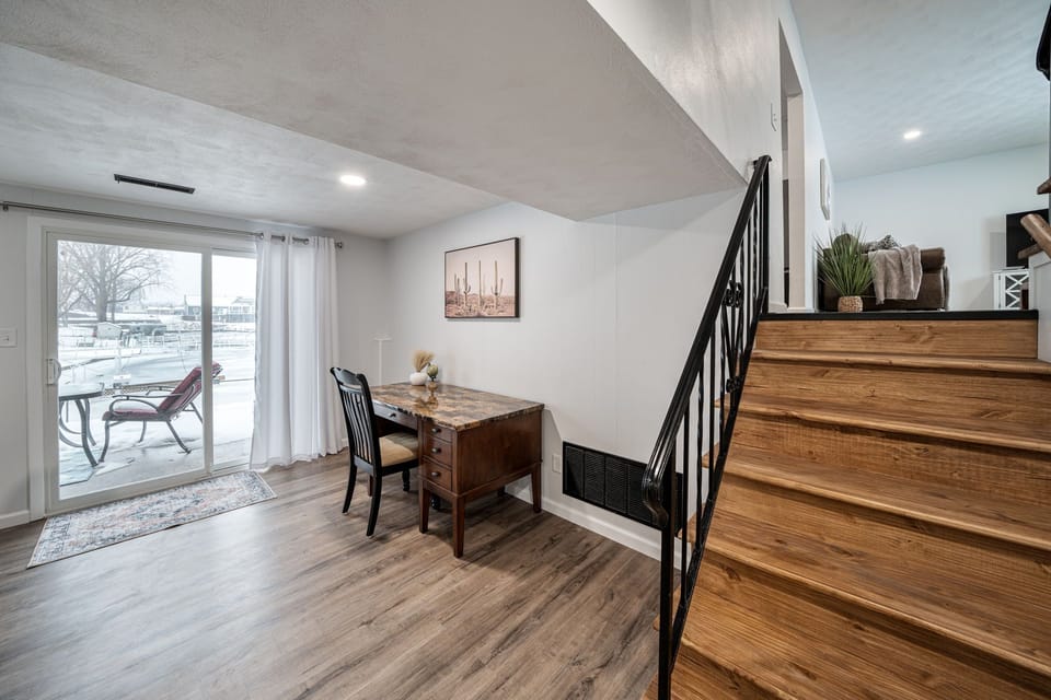 Office desk and chair