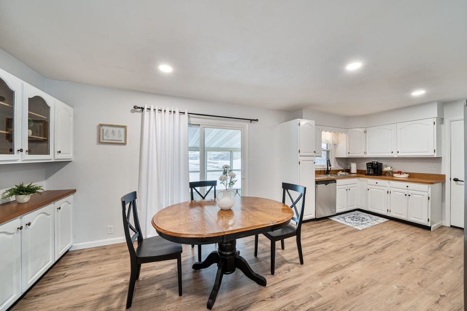 Dining room/ Kitchen