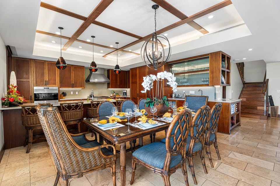 Start your day with tropical fruit and Kona coffee or unwind with a chef-cooked dinner at Laule'a #13.