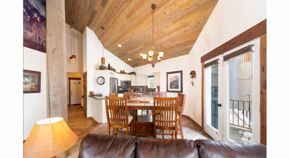 Indoors, Dining Table, Furniture, Table, Dining Room