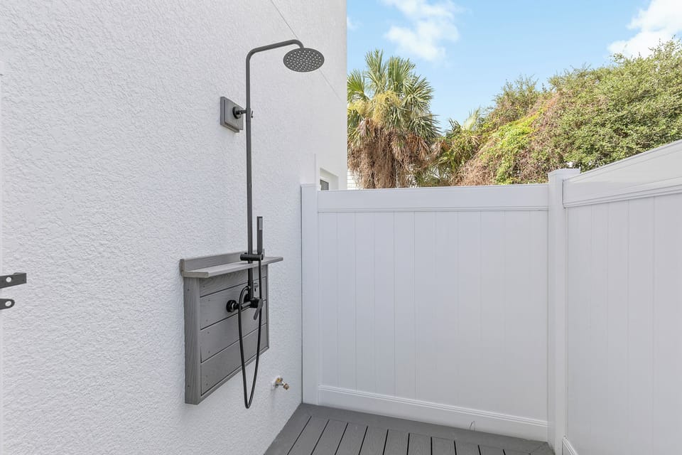 North Outdoor Shower