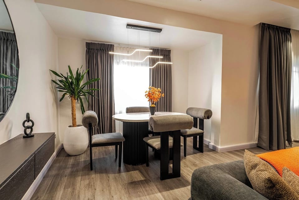 Basic Apartment, Balcony, City View | Living area