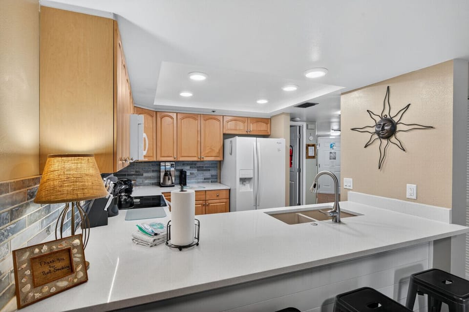 Spacious kitchen island w/ seating, perfect for morning coffee or meal prep.