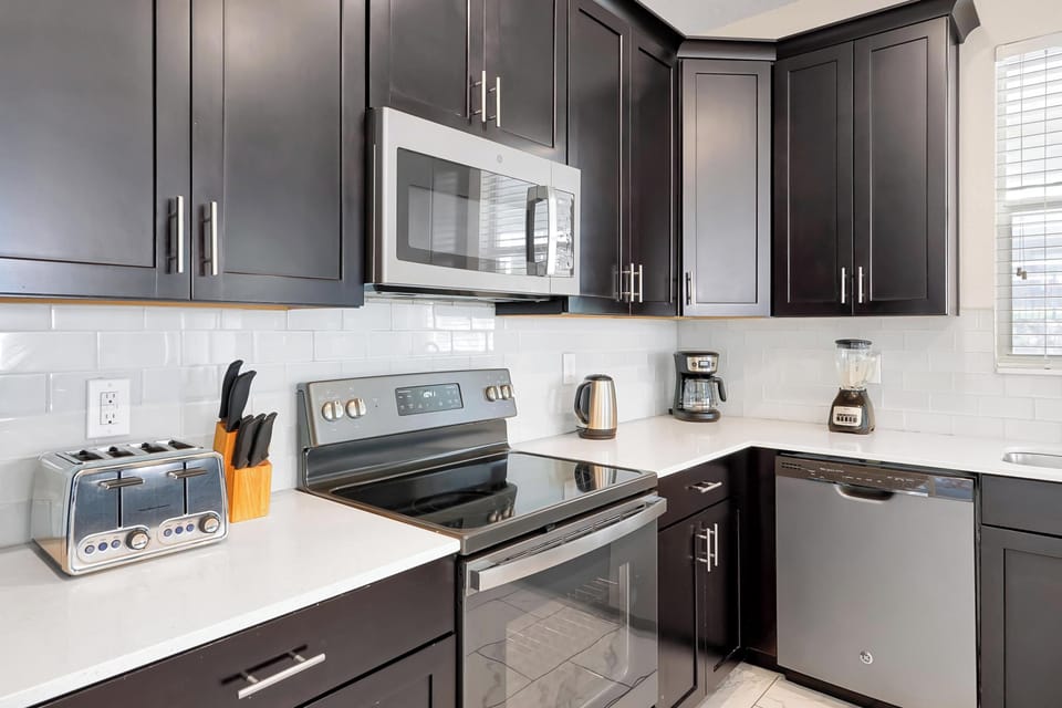 07_Kitchen_Area_102025