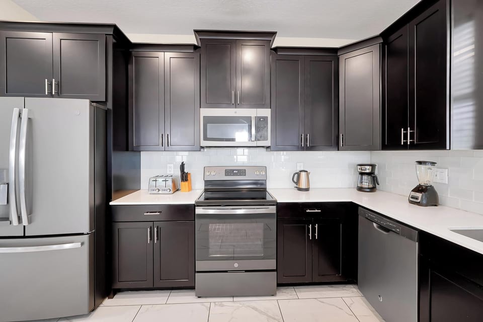 08_High_End_Kitchen_102025