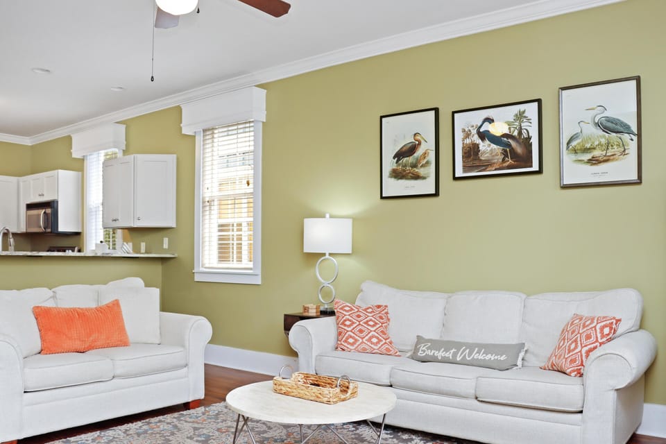 House, 1 King Bed with Sofa bed (Barefoot Cottage B49 - Seabbatical) | Living area