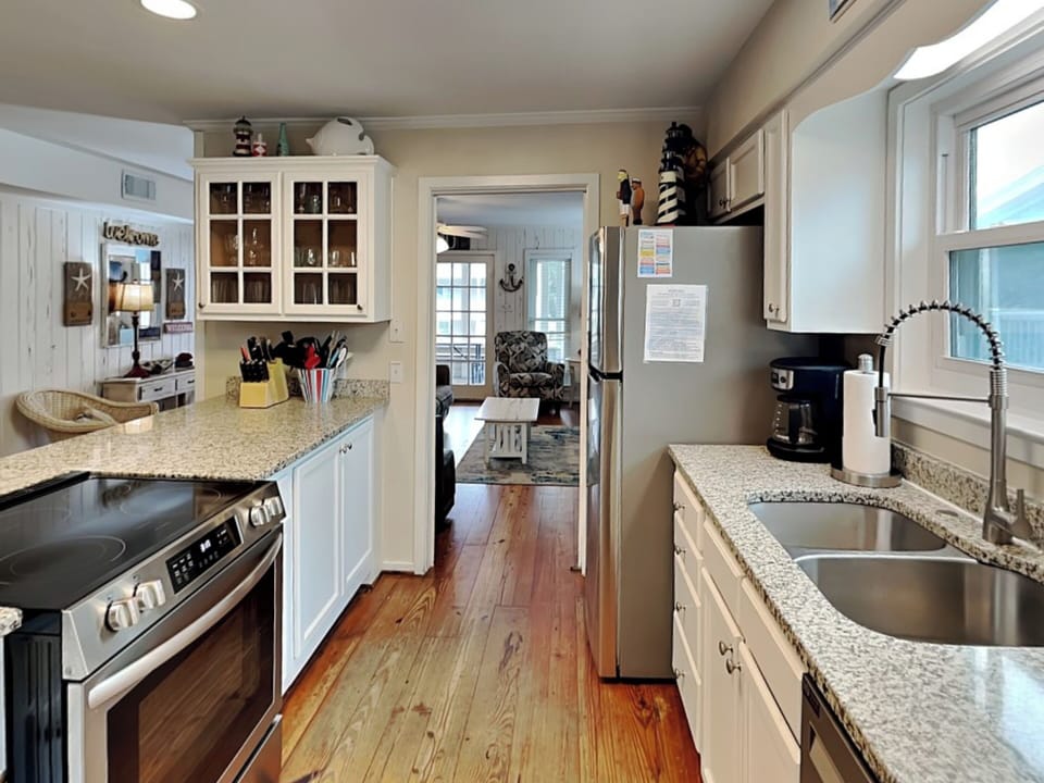 Eat-In Full Kitchen