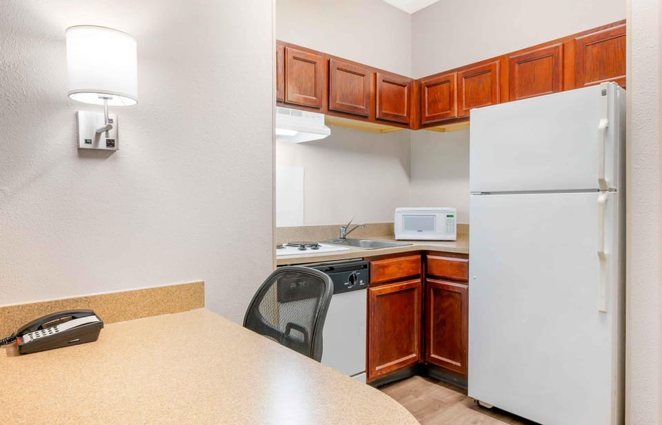 Studio, 2 Double Beds, Non Smoking | Private kitchen | Fridge, microwave, stovetop, dishwasher