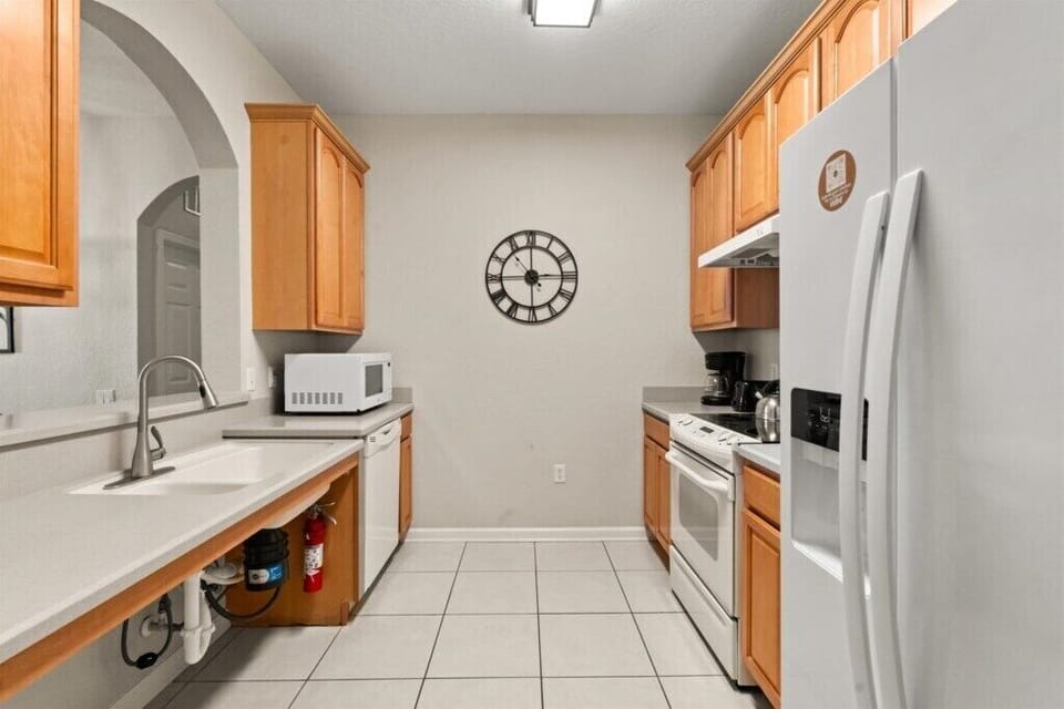 4814 Cayview Ave Unit 405 (8).jpg