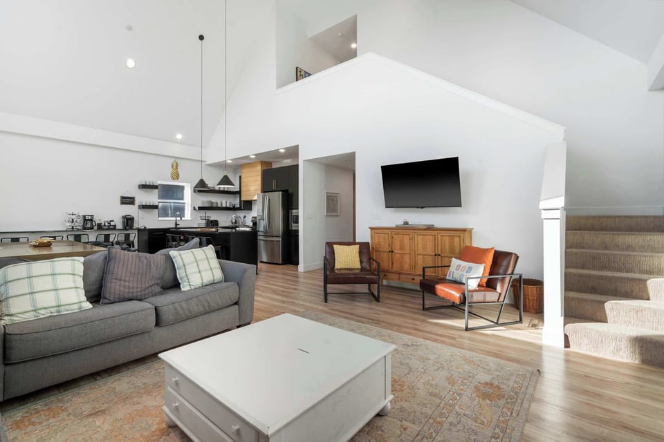 House, Multiple Beds, Hot Tub, Partial Lake View (Pineapple Duo) | Living area | 50-inch flat-screen TV with digital channels