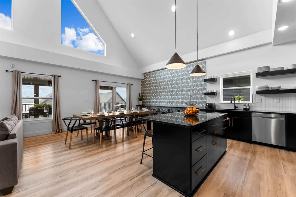 House, Multiple Beds, Hot Tub, Partial Lake View (Pineapple Pointe) | Dining