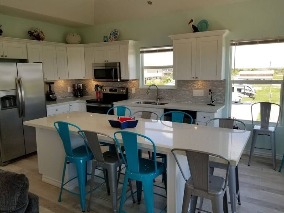 Kitchen & dining