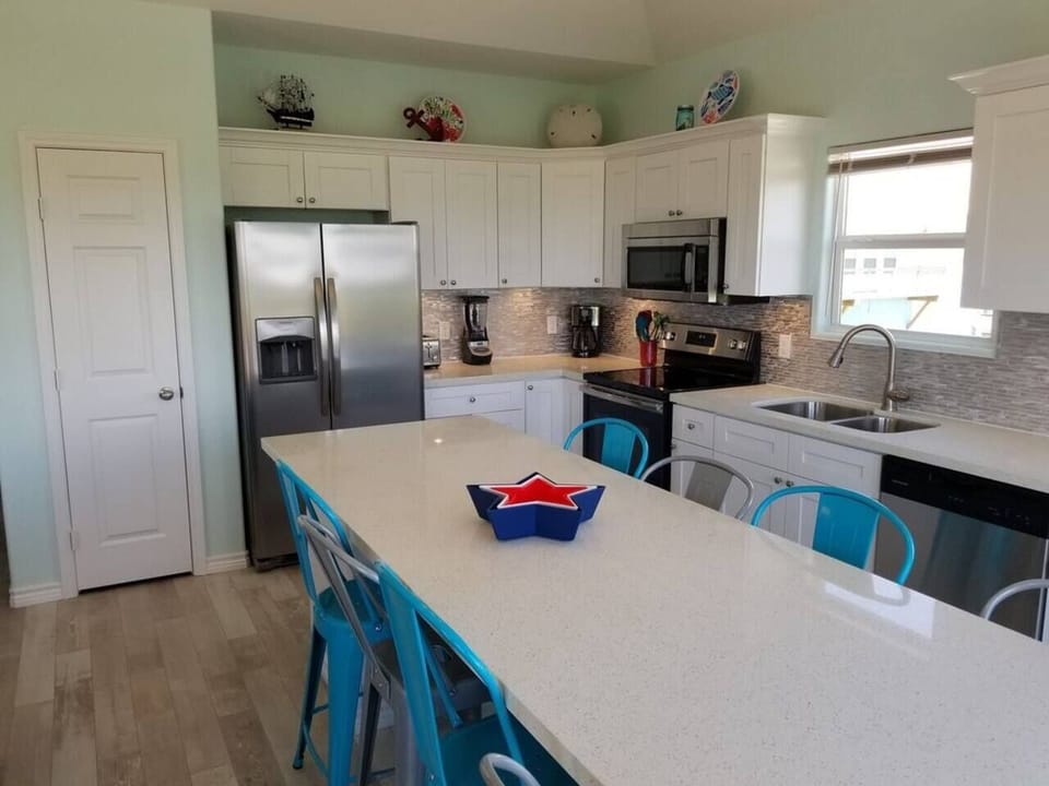 Kitchen & dining