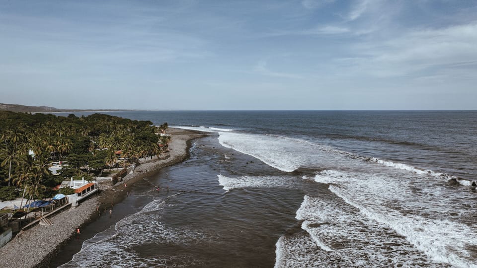 Amazing beach and point breaks nearby for surfers.
Spots like Punta Roca, El Cocal, el Tunco are from 2min driving (or walking) to 10min driving. 