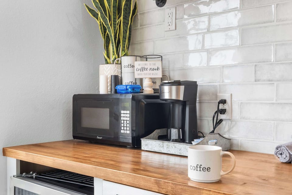 Studio, 1 King Bed, Patio, Garden View (The Chic Retreat) | Private kitchen | Mini-fridge, microwave, dishwasher, coffee/tea maker