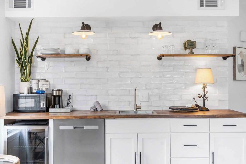 Studio, 1 King Bed, Patio, Garden View (The Chic Retreat) | Private kitchen | Mini-fridge, microwave, dishwasher, coffee/tea maker